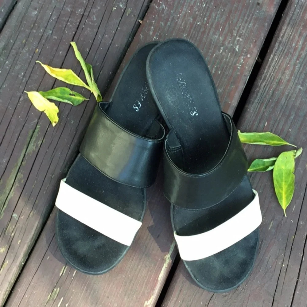 Aerosoles Strappy Wedges Black and Cream slides Size 8 - Picture 1 of 4